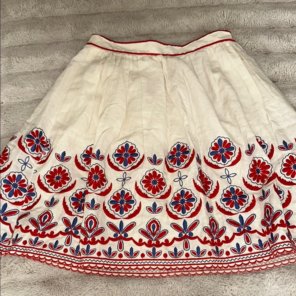 J. Crew used Embroidered Floral Cream Skirt size 6 in good condition